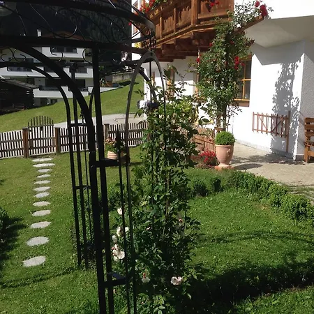欧汤姆的小屋公寓 *